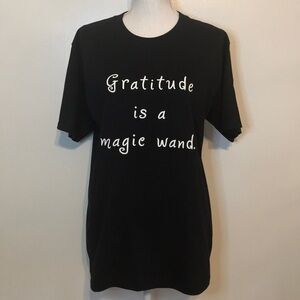 “GRATITUDE IS A MAGIC WAND” T-SHIRT ✨✨✨